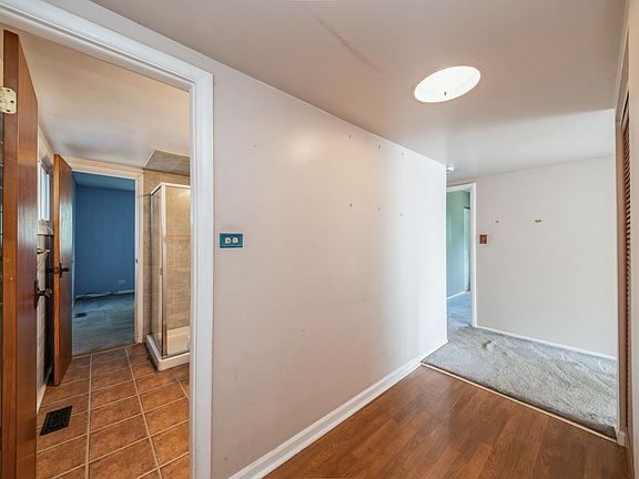 4th image of 465 Washington Blvd