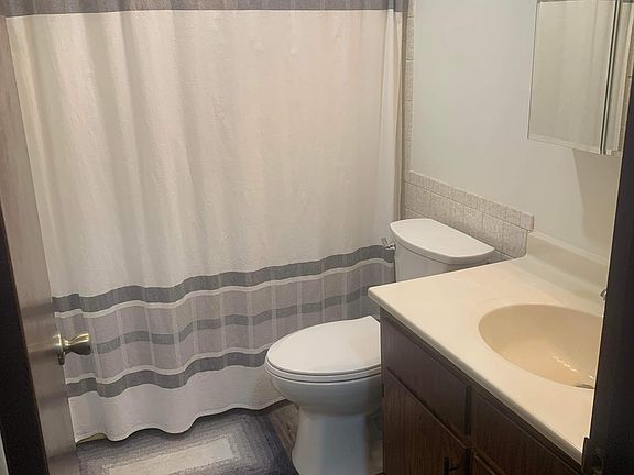 3rd image of 1580 Deerfield Dr