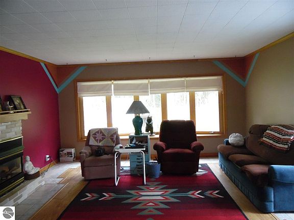 5th image of 792 Newman St