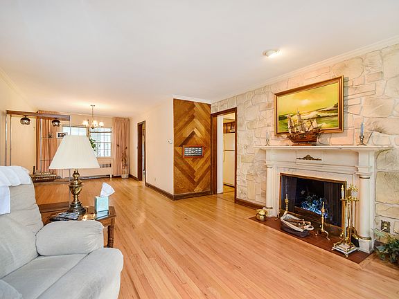 2nd image of 261 Kimball Ave