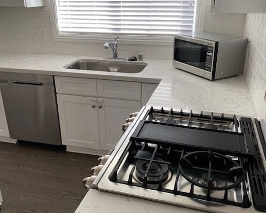 3rd image of 704 Arden Ave