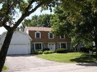 208 Stratford Dr, Geneva, IL