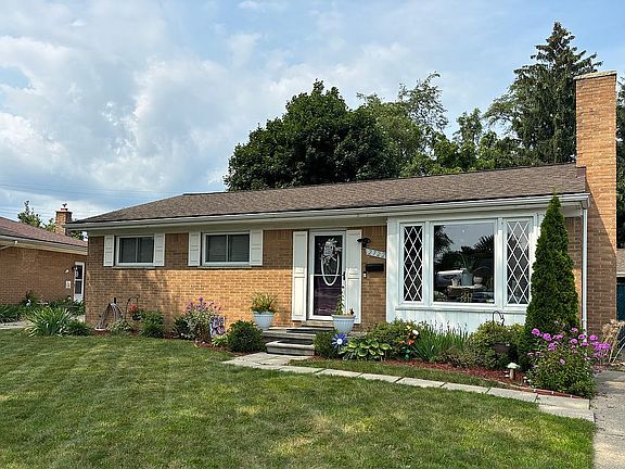 3rd image of 2722 Lexington Ct
