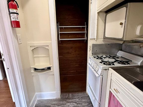 5th image of 210 E Morehead St APT 6