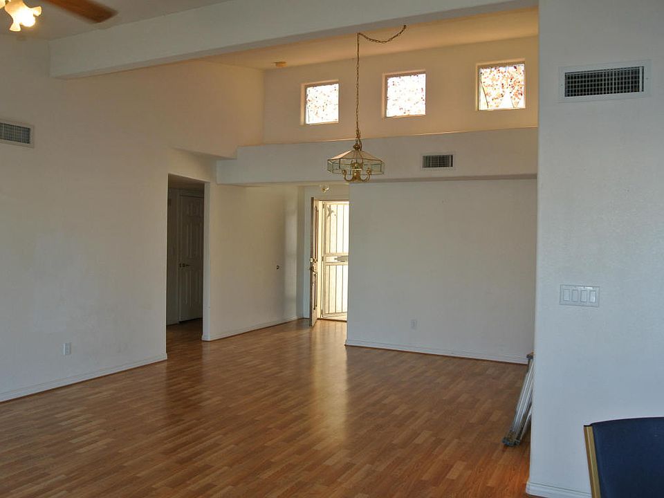 1st image of 226 E Laguna Royale Dr
