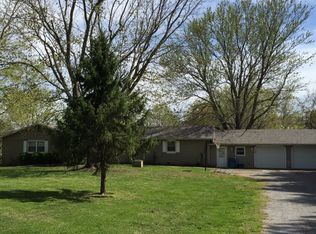 420 W Poplar St, Cobden, IL 62920