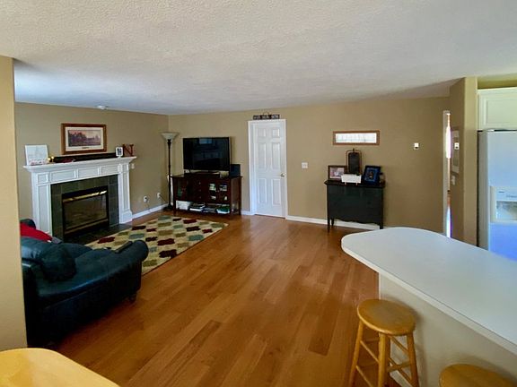 4th image of 808 NE 169th Ct