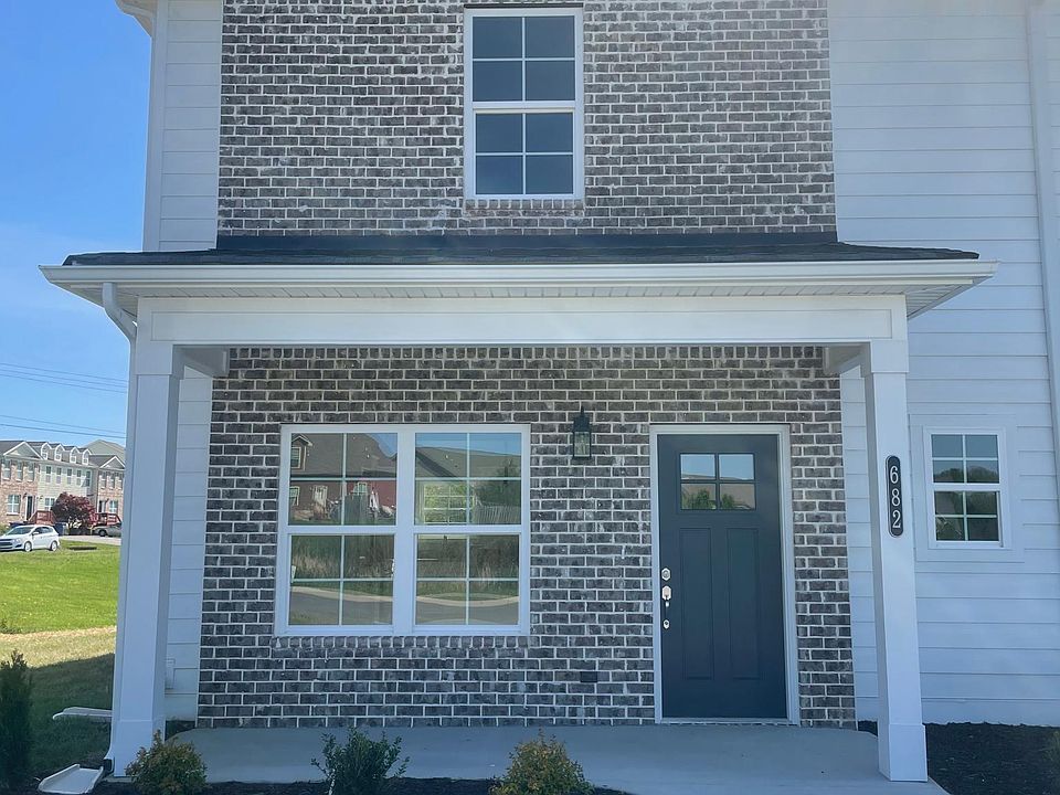 1st image of 682 Bellingham Dr NE