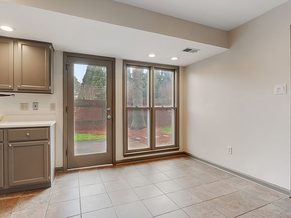 4th image of 105 Roswell Green Ln