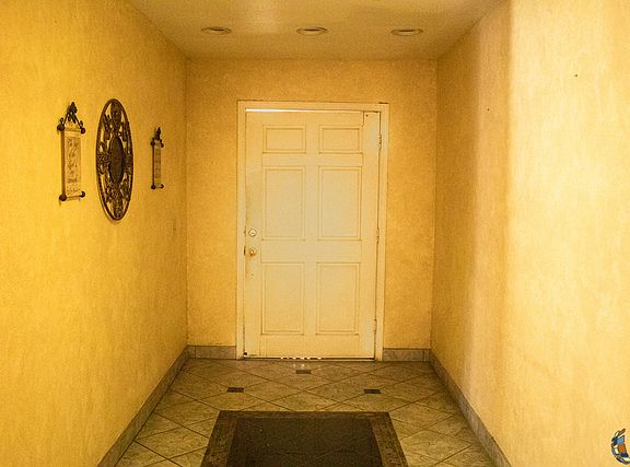 4th image of 795 Tangerine Dr