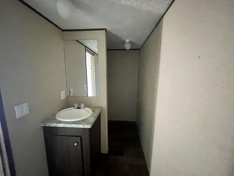 555 Crandlemire Rd — Photo 7