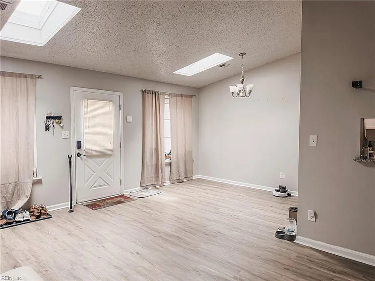5433 Campus Dr — Photo 6