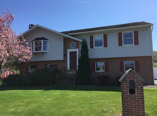 516 W Oak Ave, Robesonia, PA 19551