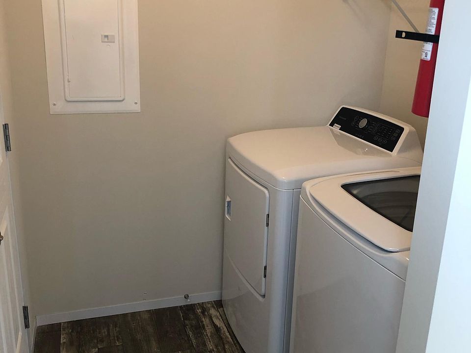 1st image of 27 Hummingbird Dr