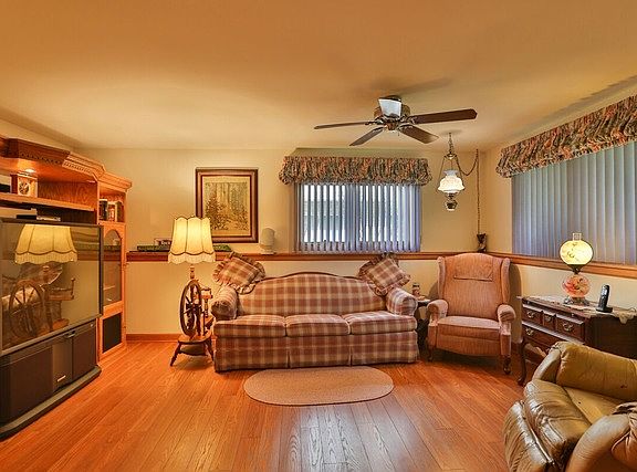 4th image of 16107 Lake Villa Ave