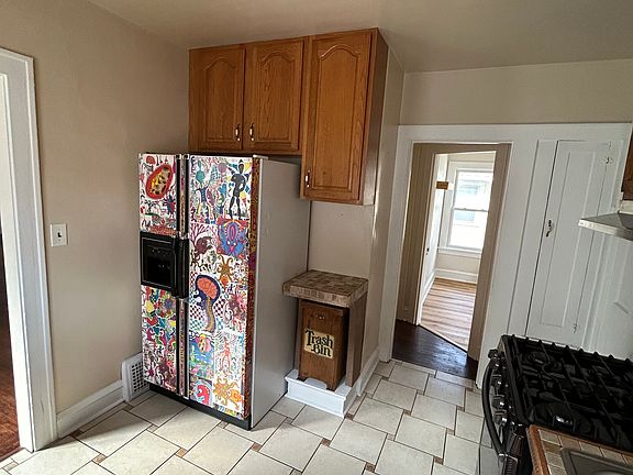 4th image of 1581 Larchmont Ave #2