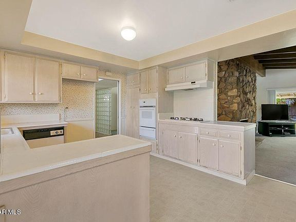 4th image of 5323 Manton Ave