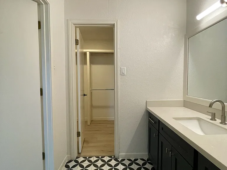2201 Pin Oak Rd — Photo 13