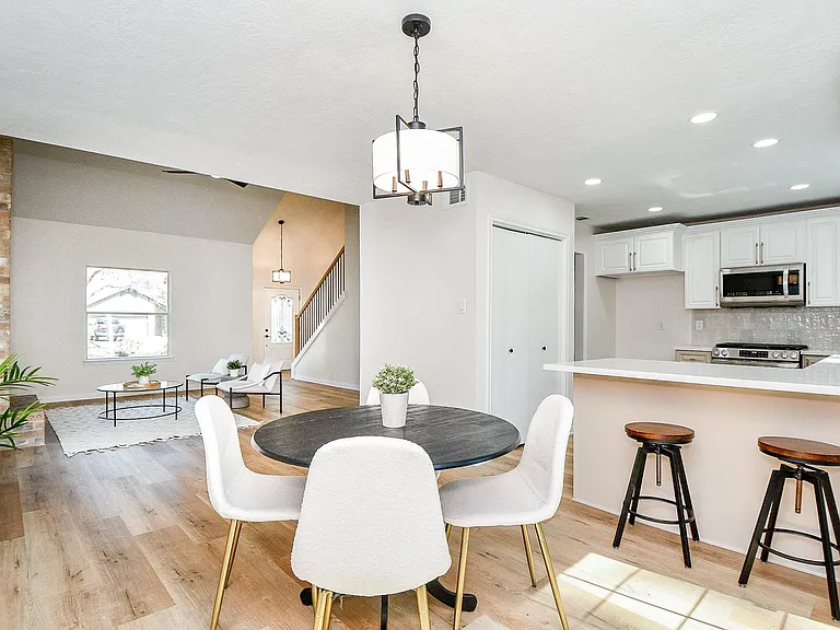21 Edgewood Forest Ct — Photo 14