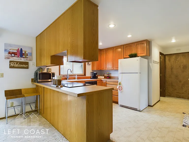 890 SW 7th St — Photo 12