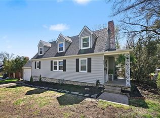 921 E Manor Rd, Independence, MO 64055