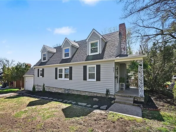 921 E Manor Rd, Independence, MO 64055