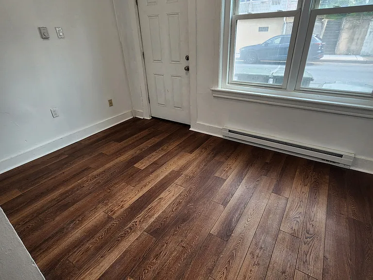 1153 E 4th St #1 — Photo 5