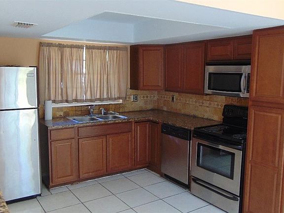 3rd image of 8264 Greenleaf Cir
