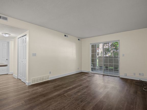 3rd image of 1216 Waterside Cv APT 12