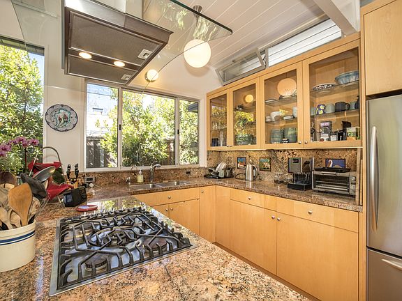 5th image of 290 Parkside Dr