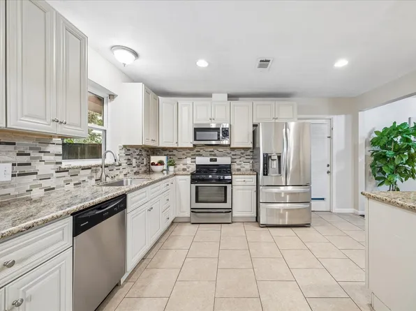 8923 Blankenship Dr, Houston, TX 77080