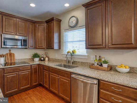 5th image of 131 Lupine Dr