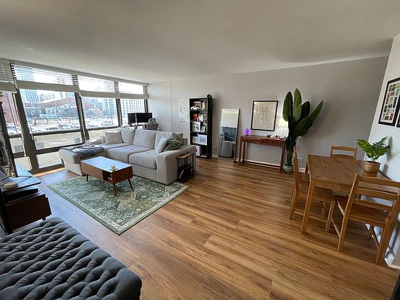2nd image of 1636 N Wells St APT 507