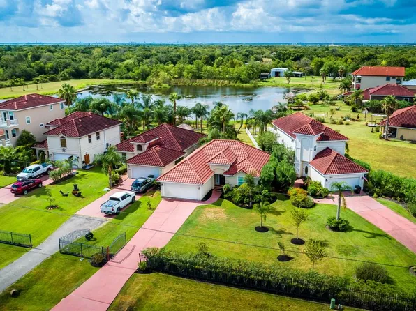 2767 Broadway St, San Leon, TX 77539