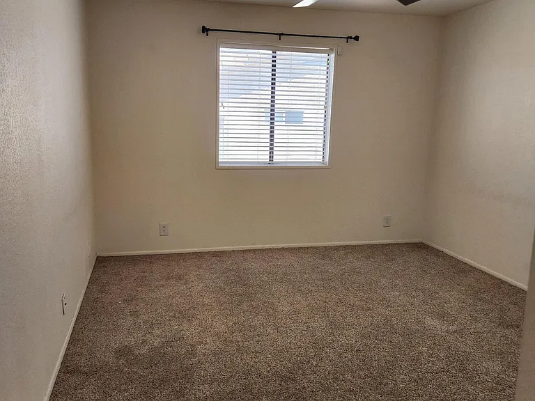 2253 Daytona Ave — Photo 32
