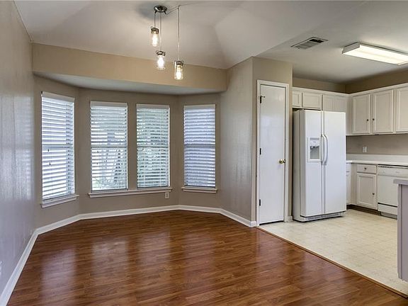 4th image of 1210 Still Meadow Dr