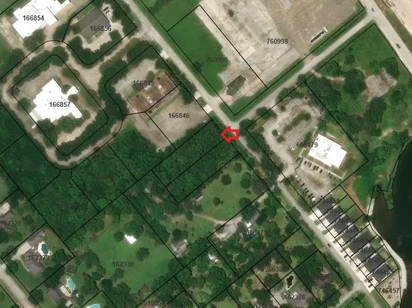 1 W Hughes Ln, Dickinson, TX 77539