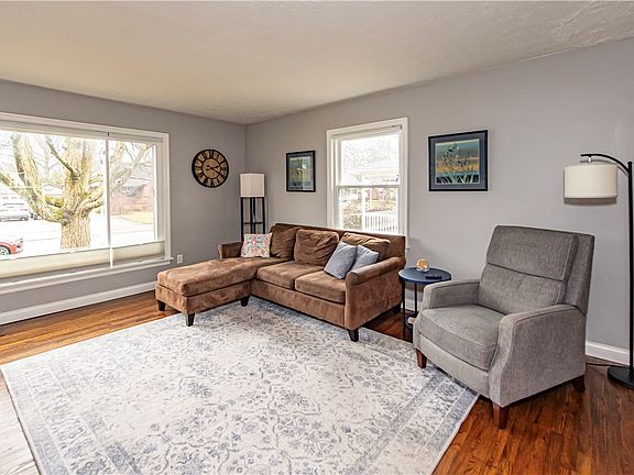3rd image of 388 Crestwood Ave