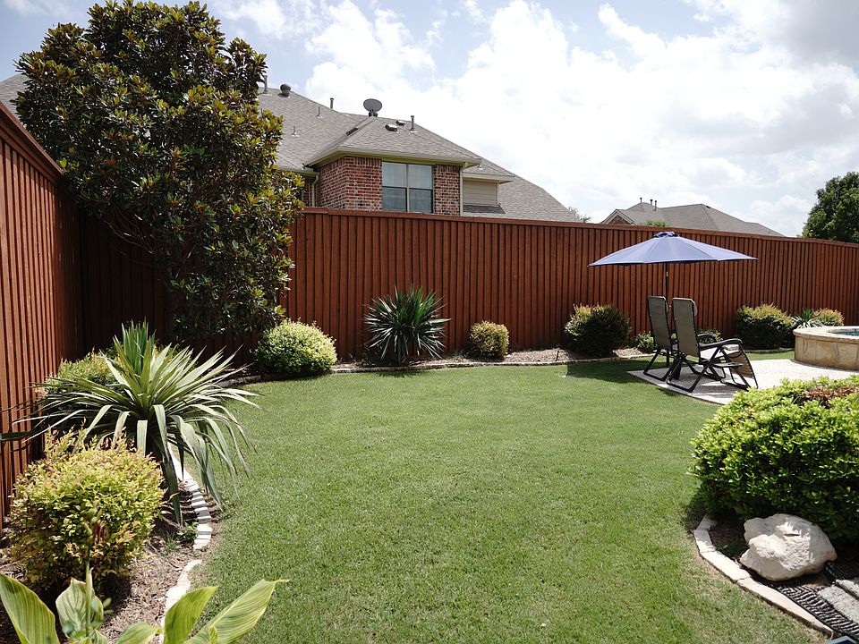 1st image of 524 Carrington Ln