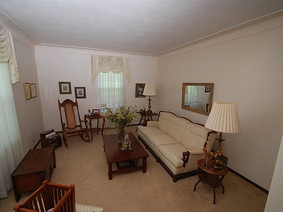 5th image of 400 E Park St