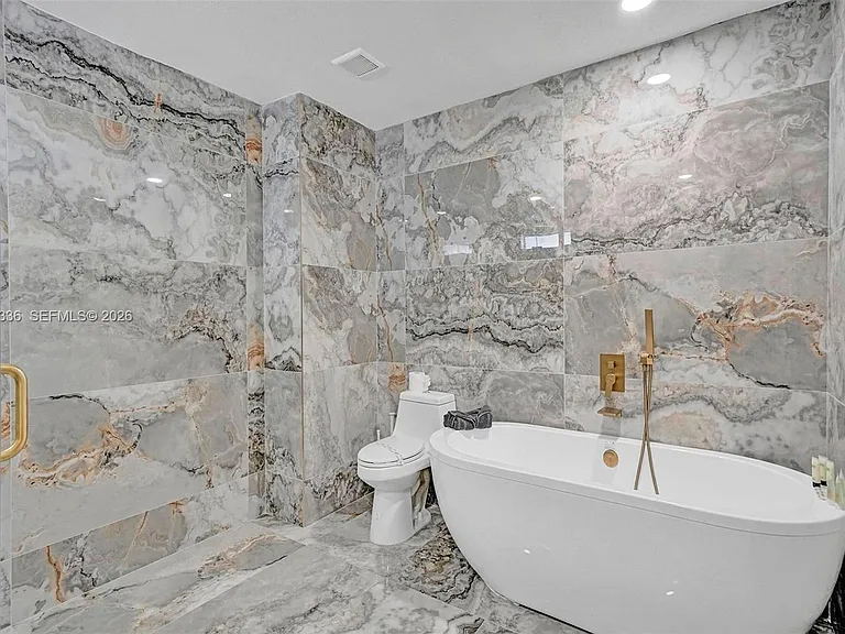 5440 NE 22nd Ave — Photo 15
