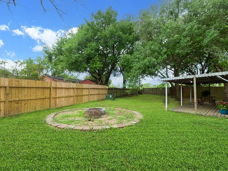 5704 Leggett Ln — Photo 25