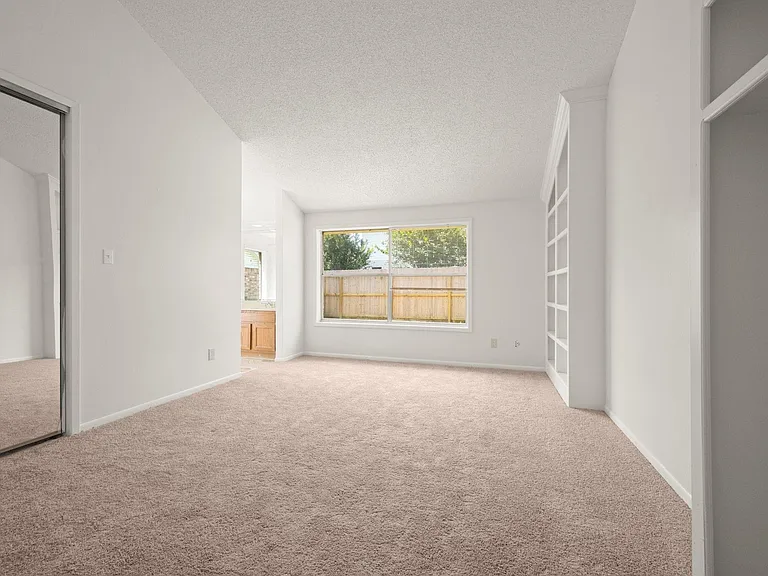 7415 Creekfield Dr — Photo 21