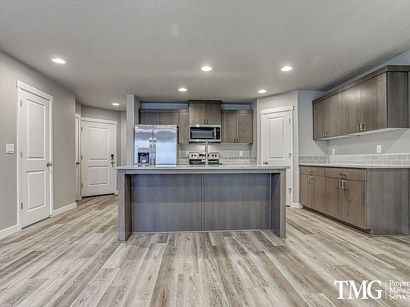 3rd image of 3711 NE 49th St #4811