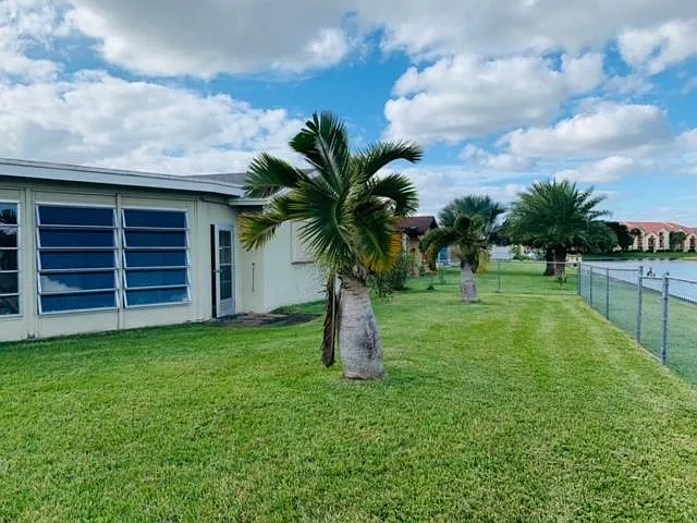 7402 NW 94th Ave — Photo 3