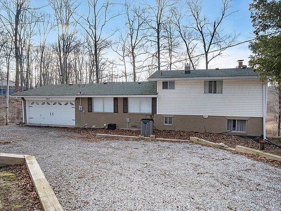 3rd image of 1812 S Lee Kay Dr