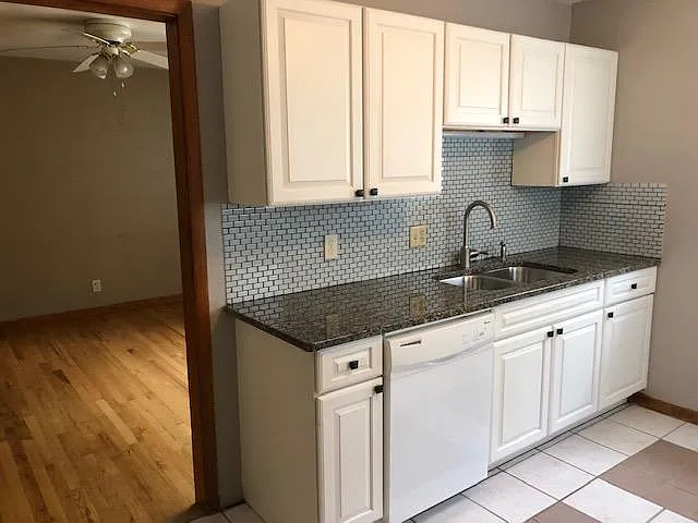 2 bed, 900 sqft, $1,500 — Photo 2