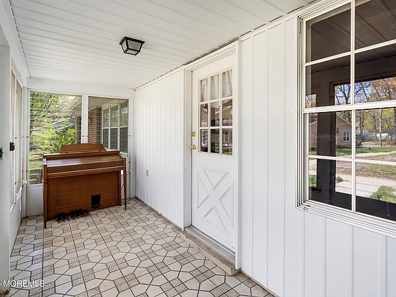 4th image of 480A Thornbury Court
