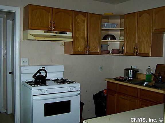 5th image of 414 Hawley Ave