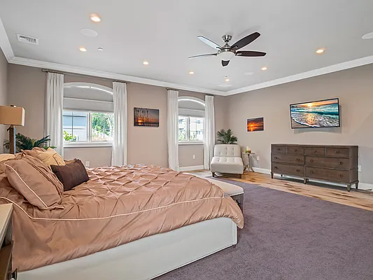 Sold by Casandra Properties Inc. | media 16